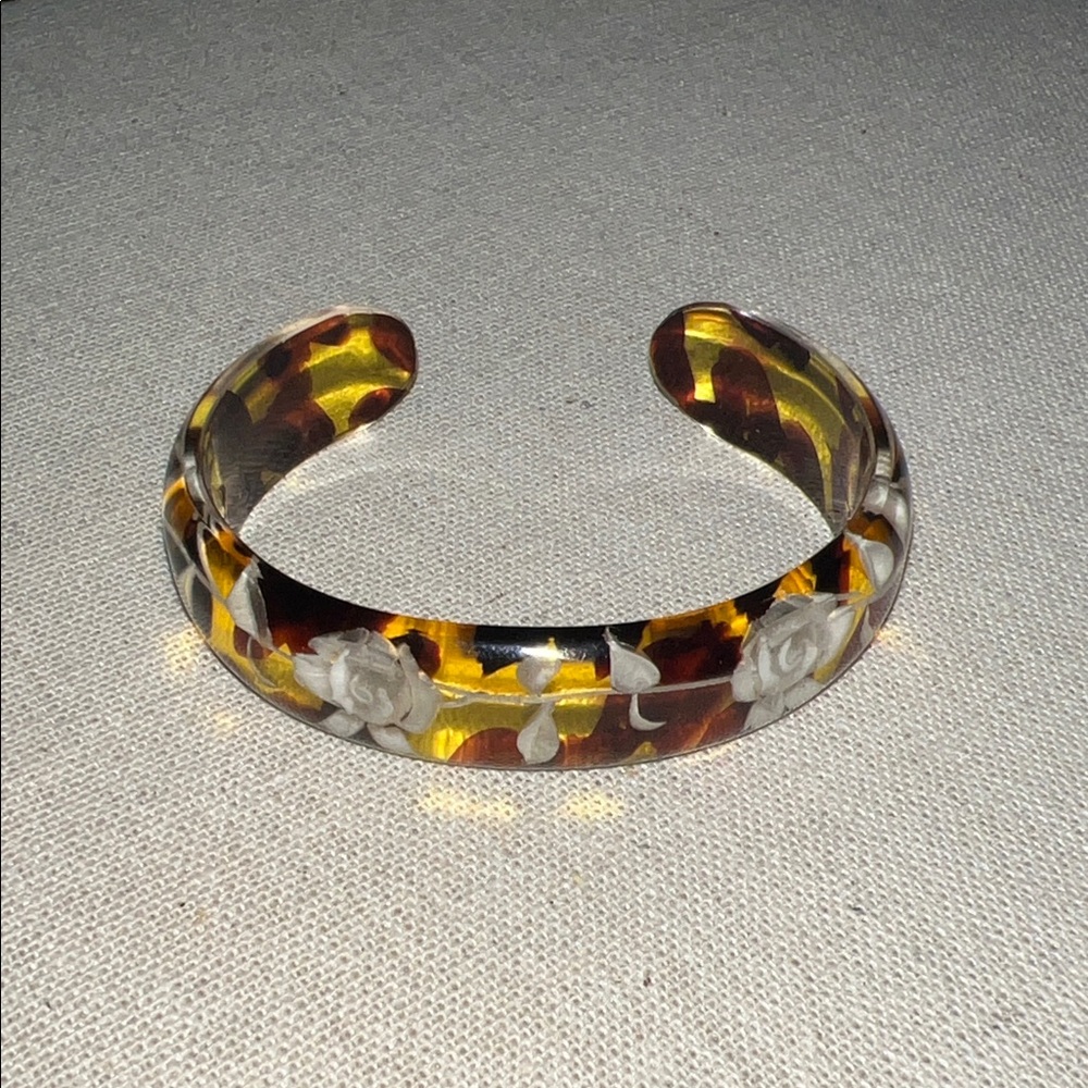 Reverse Carved Lucite Tortoise Shell Floral Bangle